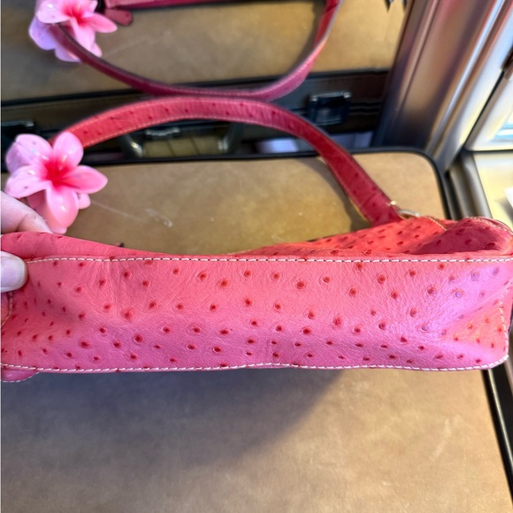Dooney & Bourke pink ostrich embossed barrel packet bag. - Picture 8 of 11